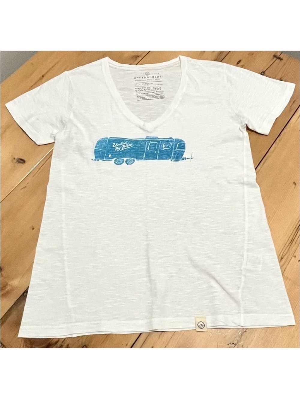 UNITED BY BLUE T-Shirt Large Camper V-Neck Organic Cotton